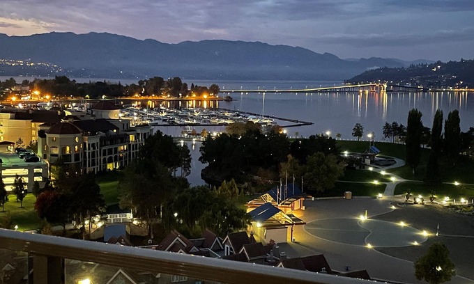 North End Condo | NEXT TO MEMORIAL CUP ! Downtown Lakefront Luxury. Amazing Views! Pools, hot tubs