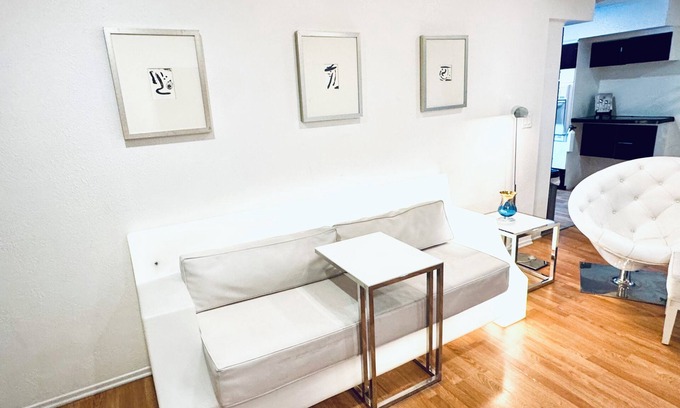 Beverly Green Apartment | next to Strip 3BRVegas LVCC-1mile walk bestSpot Thanksgiving SemaShow 35%off