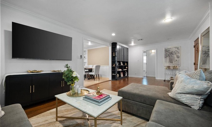 Westcliff House | Next to TCU! Spacious 3 bedroom 2 Baths. Updated.