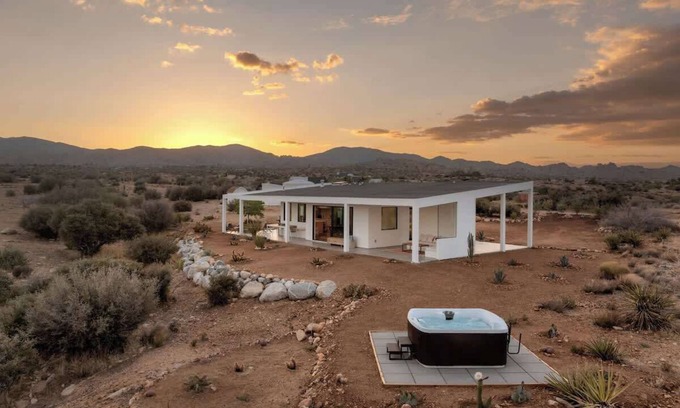 Pioneertown House | Nexus By The CoHost Company