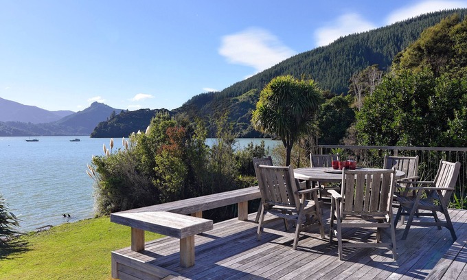Moetapu Bay Cottage | Ngaire's Haven - Mahau Sound Holiday Home