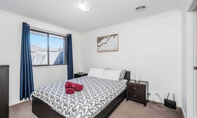 Moncrieff House | Ngunnawal 3 bedroom with Netflix and 100mbps Wifi