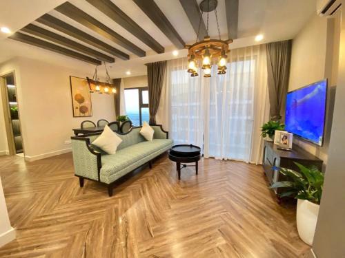 Lang Ha Apartment | Nguyen Hong Building Tháng Nam