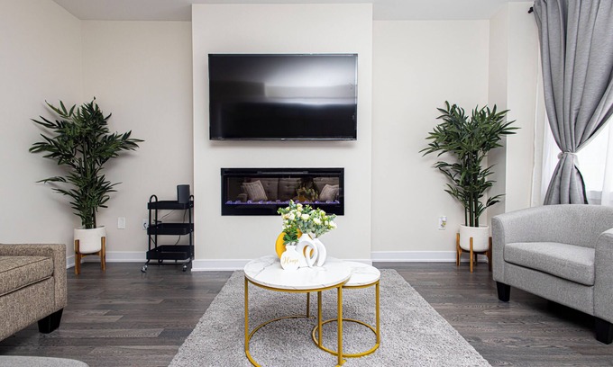 Welland House | Niagara Falls Area Cozy Canal-Side Home Away from Home in Welland Lic # STR-288