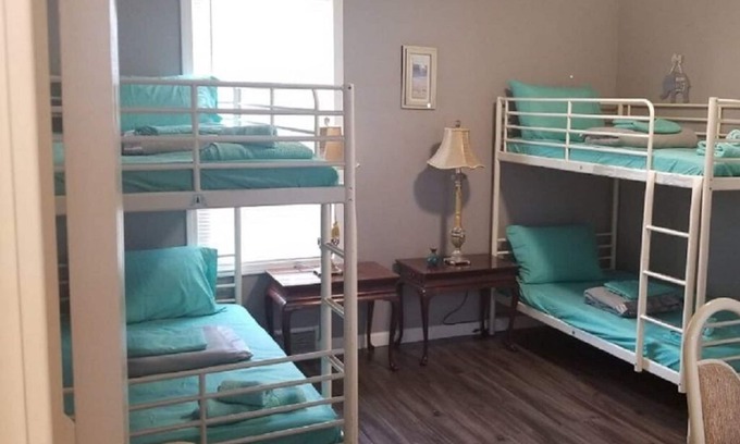 Downtown Niagara Falls House | Niagara Falls Guest Suite sleeps 4, 5 minute walk to The Falls and attractions