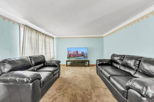 Cheektowaga House | Niagara Falls, Highmark, Buffalo Vacation House