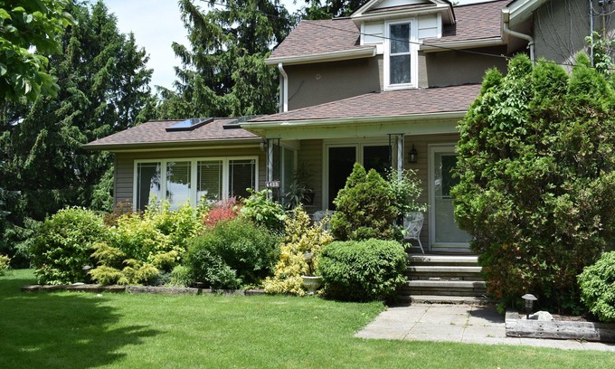 Port Colborne Apartment | Niagara Farmhouse Retreat - pet friendly country apartment