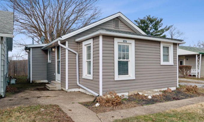 Vermilion House | Niagara Rd Cottage in perfect location to visit Lake Erie or Cleveland home