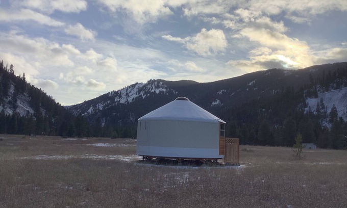Drummond Cabin | Nice 1-bedroom off grid yurt no Wi-Fi yurt 22 miles up Rock creek.