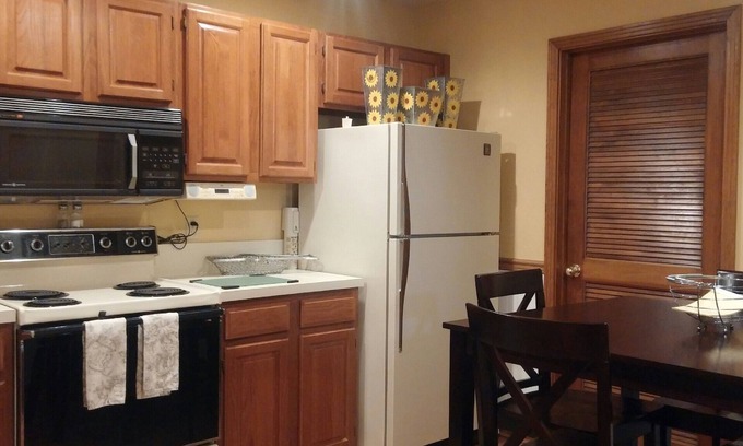 Southside Condo | NICE 2/2 Condo Central to everything in Jacksonville FL.