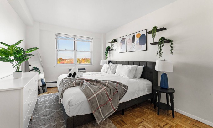 North Brookline Apartment | Nice 2bd/1.5ba near BU 3876