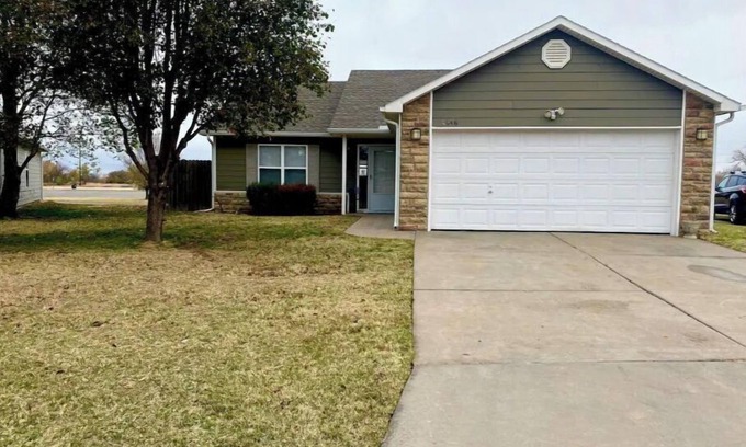 Wichita Apartment | Nice 3 BDR 2 Bth house+Garage+Fenced backyard