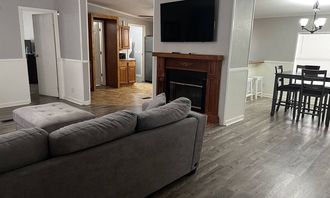 Sulphur House | Nice 3-bedroom home near Lake Charles in Sulphur!