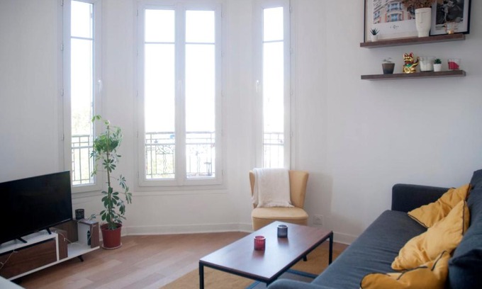Clichy Apartment | Nice 30m with open view in Clichy