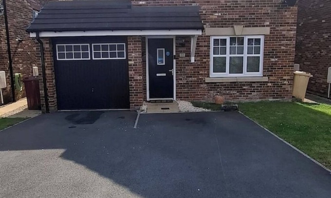Bolton House | Nice 4 bedroom + Free Parking
