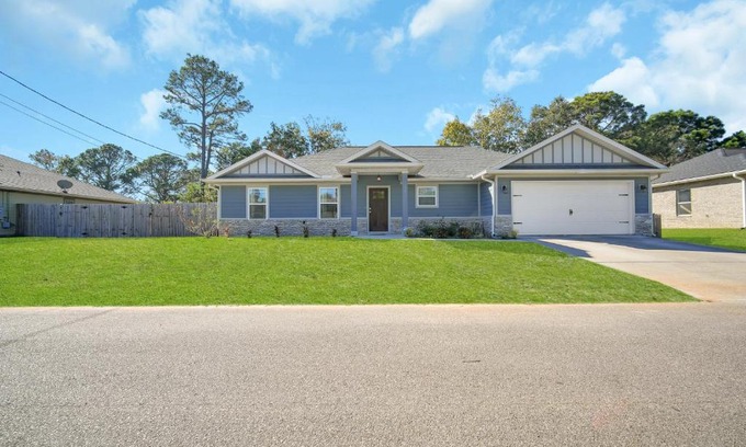 Navarre House | Nice 4-Bedroom home 15 mins from the beach