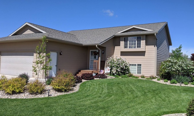 Rapid City House | Nice 4 Bedroom Home- Easy Access To The Black Hills Just Off Hwy 16 In Rapid Cit