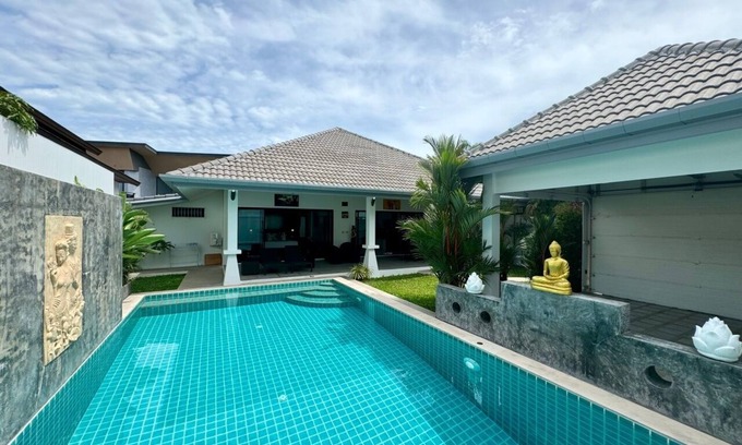 Ban Saiyuan Villa | Nice and Vibrant Private Pool 2BR Rawai