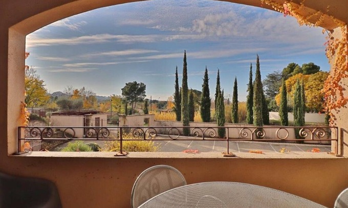 St.-Remy-de-Provence Apartment | Nice Apartment with Terrace in Saint-Remy-de-Provence