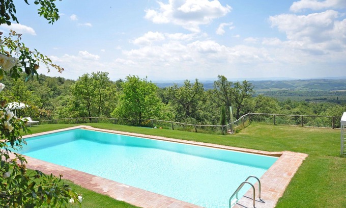 Castelnuovo Berardenga Apartment | Nice apartment for 3 people with pool, WIFI, pets allowed and panoramic view