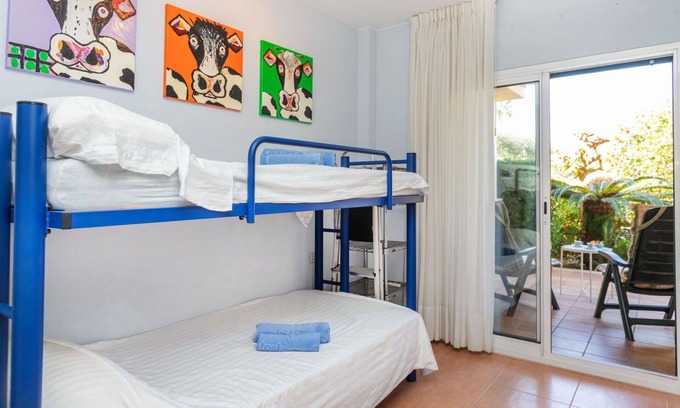 Mas Pinell Apartment | Nice apartment for 4 people with WIFI, A/C, pool, TV and patio