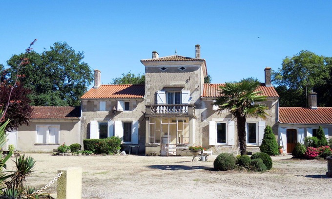 Jau-Dignac-et-Loirac House | Nice apartment in villa for 5 guests with WIFI, TV, terrace and parking