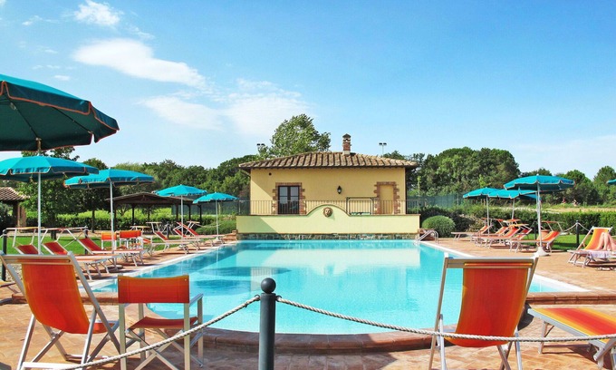 Rigutini Apartment | Nice apartment for 2 people with A/C, WIFI, pool, TV, patio, pets allowed and parking