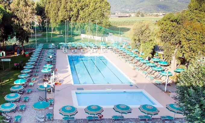 Luni Mare Apartment | Nice apartment for 4 people with WIFI, A/C, pool, TV, balcony, pets allowed and parking