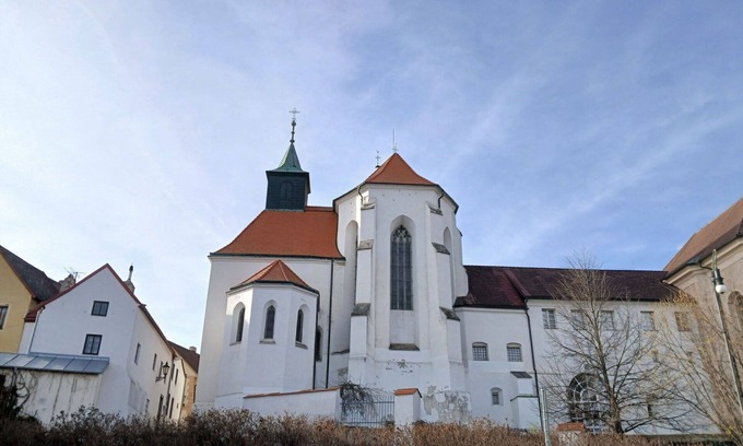 Jindrichuv Hradec Apartment | Nice apartment for 4 people with A/C, WIFI, TV and parking