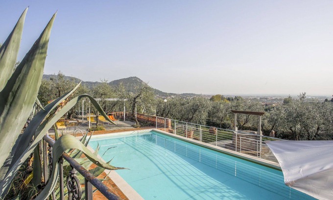 Pieve a Nievole Apartment | Nice apartment for 6 guests with pool, hot tub, WIFI, TV, patio, pets allowed and parking