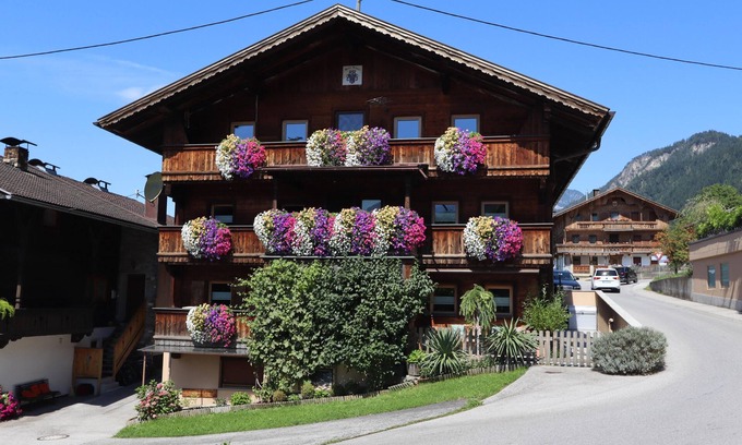 Bruck am Ziller Apartment | Nice apartment in typical Tyrolean style