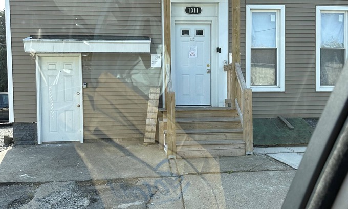 Utica Apartment | Nice Apartment Downtown UticanSecond floor located close night club Varick st
