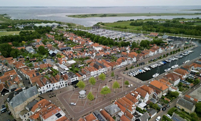 Brouwershaven Apartment | Nice apartment for 2 people with WIFI, A/C, TV and parking