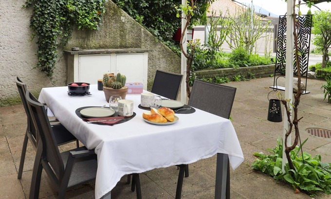Bouveret Apartment | Nice apartment for 2 guests with WIFI, TV, terrace, pets allowed, panoramic view and parking