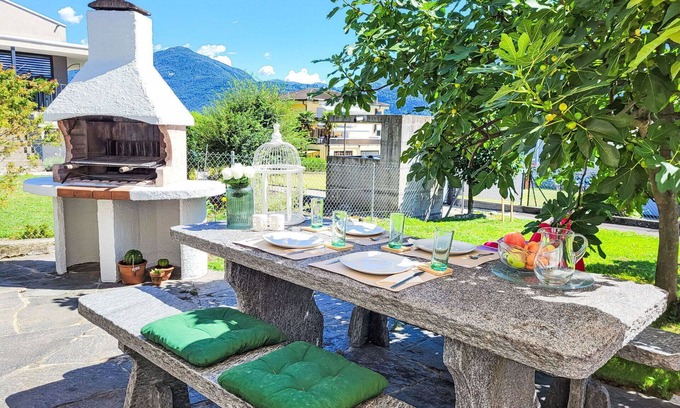 Gordola Apartment | Nice apartment for 2 guests with WIFI, A/C, TV, patio, pets allowed, panoramic view and parking