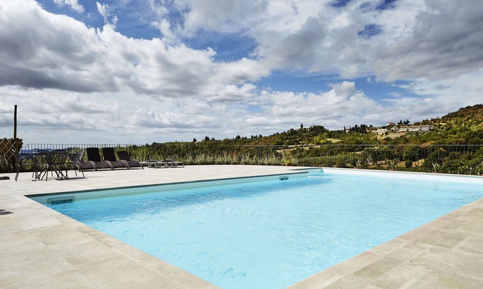 Capolona Apartment | Nice apartment for 2 guests with pool, WIFI, TV, pets allowed and panoramic view, close to Arezzo