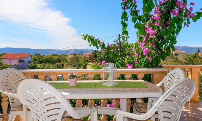 Milohnici Apartment | Nice apartment for 4 guests with A/C, WIFI, TV and terrace