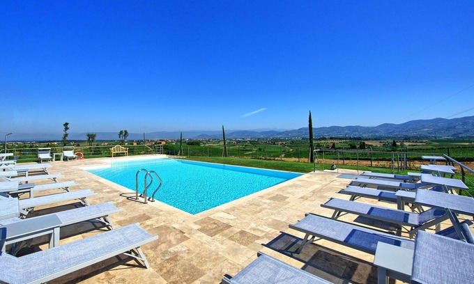 Vinci Apartment | Nice apartment for 6 guests with WIFI, pool, A/C, TV, panoramic view and parking