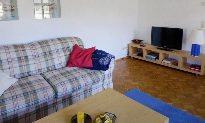 Ilmtal Apartment | Nice apartment for 6 people with TV, patio, pets allowed and parking