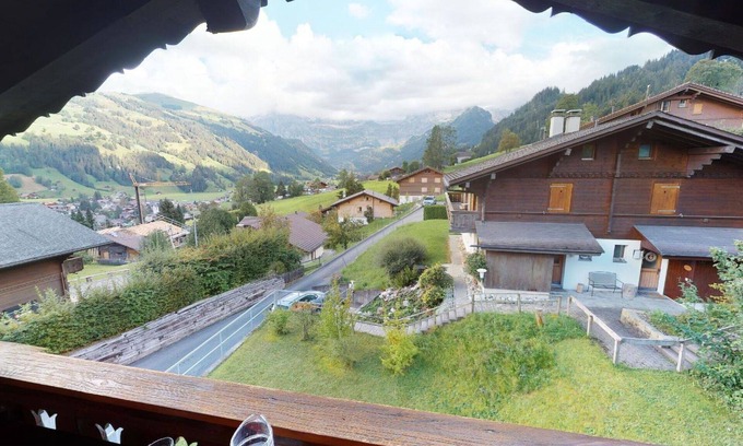 Lenk Apartment | Nice apartment for 6 people with TV, balcony and pets allowed