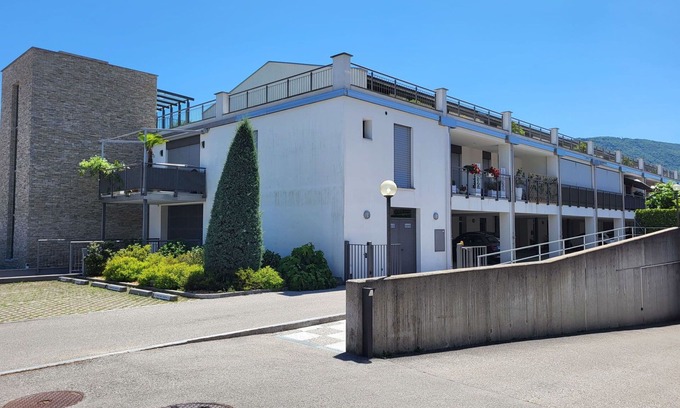 Caslano Apartment | Nice apartment for 4 people with WIFI, TV, terrace and parking