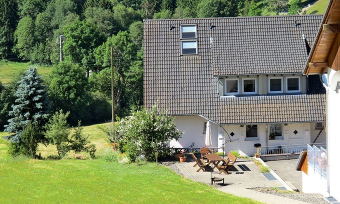 Bernau Apartment | Nice apartment for 6 guests with WIFI, TV, terrace, pets allowed and parking