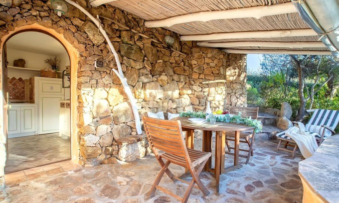 Capo d'Orso Apartment | Nice apartment for 2 guests with A/C, TV and pets allowed
