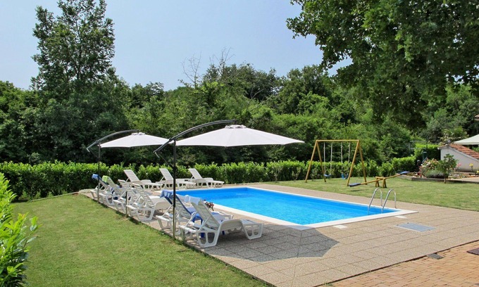 Sveti Vid Dobrinjski Apartment | Nice apartment for 4 guests with A/C, WIFI, pool, TV, patio and pets allowed