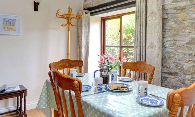 Llanerchymedd House | Nice apartment in villa for 2 guests with WIFI, TV, pets allowed and parking