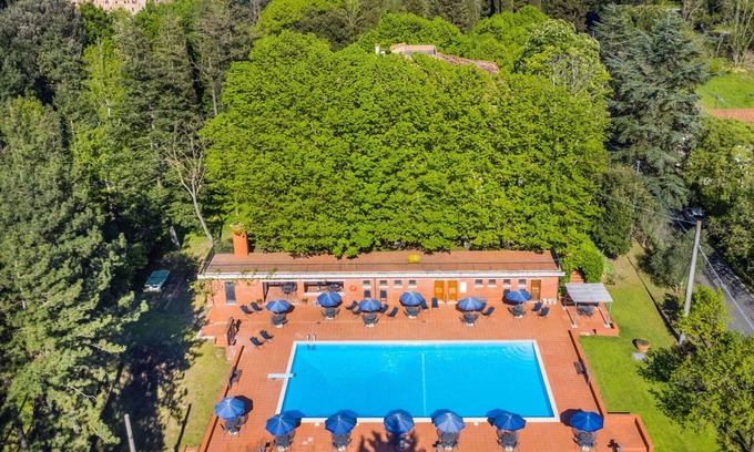 San Vivaldo Villa | Nice apartment in villa for 8 people with WIFI, pool, TV, terrace, pets allowed and parking