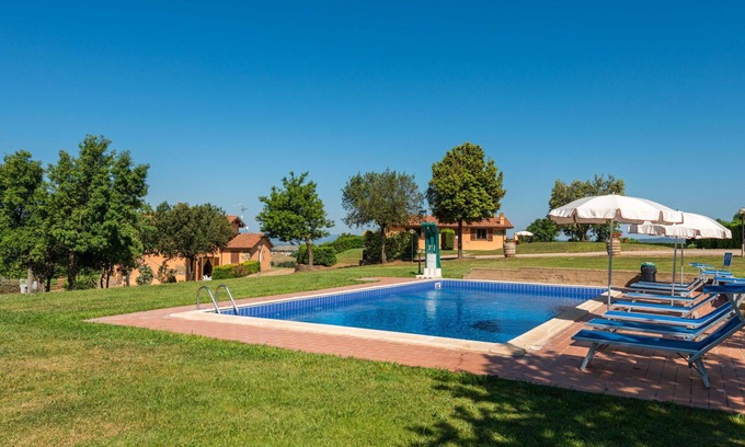 Scansano Villa | Nice apartment in villa for 4 people with A/C, pool, WIFI, TV, terrace, pets allowed and parking