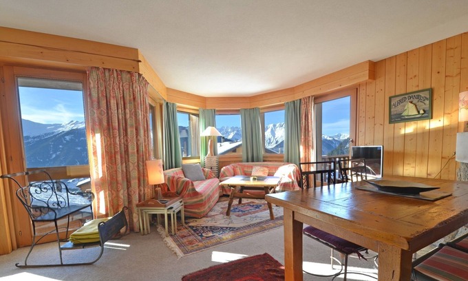 Verbier Apartment | Nice apartment next to a bus stop, 4 minutes walk from the center and all amenities, in a quiet area