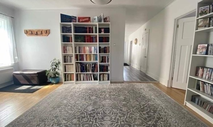 Drummondville Apartment | Nice Apartment with Parking