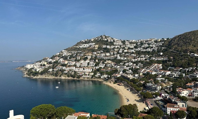 Almadraba-Canyelles Apartment | Nice apartment with beautiful views AV-82